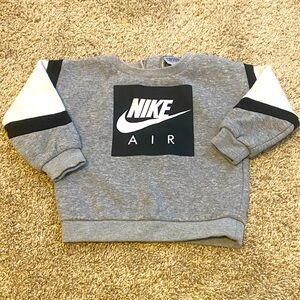 Baby boy Nike Sweatshirt 12M. EUC! 🖤🩶